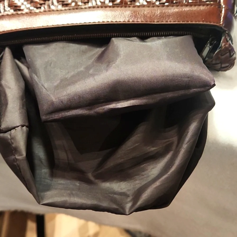 Elegant Brown Woven Crossbody Bag - Picture 7 of 8